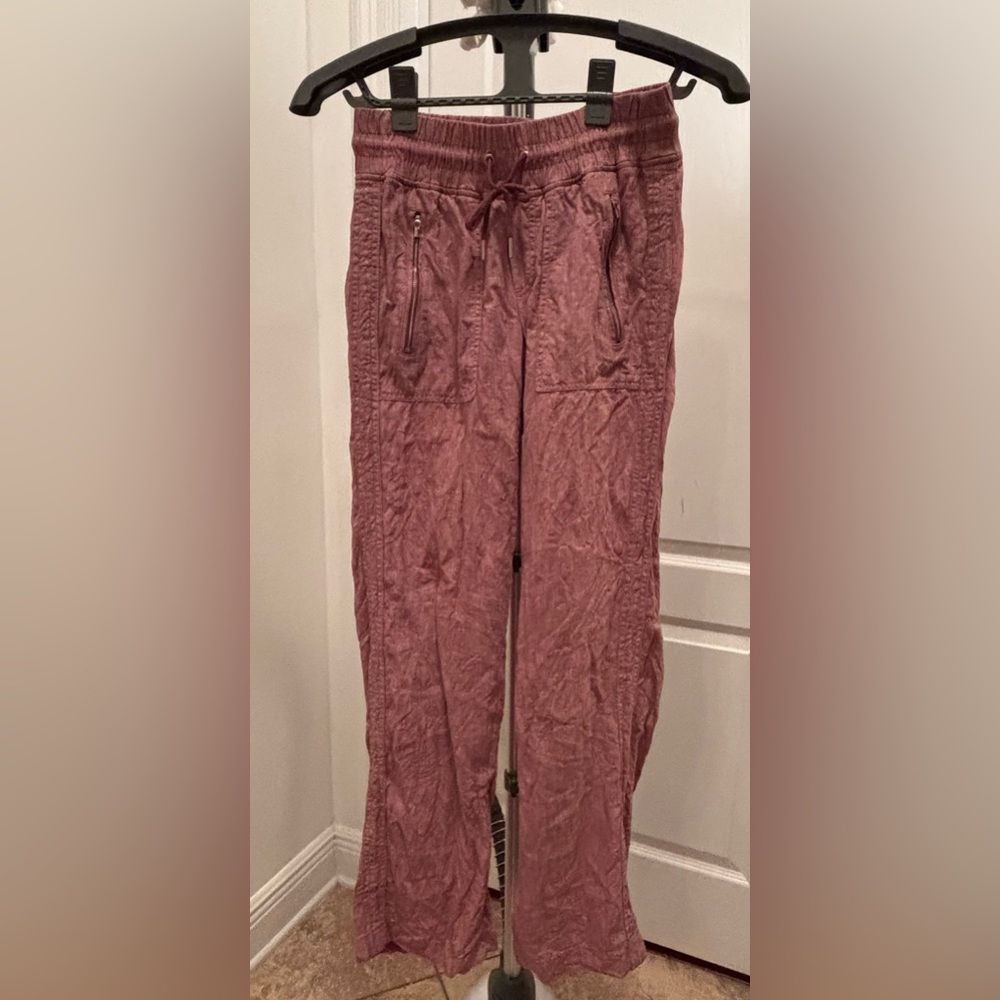 Athleta Pink/Rose Womens Cabo 100%
Linen Wide Leg Pants Size 2. Zip Pockets.